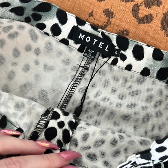 Motel Cheetah Flares - Picture 5 of 7